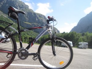 Aparcamiento en el Inicio de la Senda del Oso en Teverga